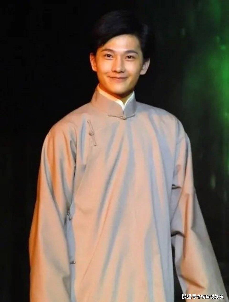 不愧是军艺校草!杨洋穿民国长衫风度翩翩,温润如玉气质太迷人