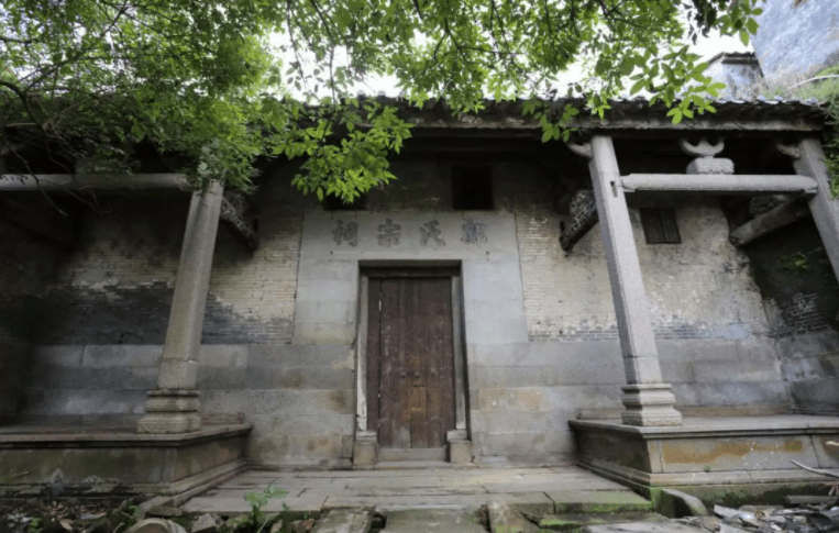 第一个中共党支部在小濠涌村成立,斗门人邝任生(1911—1942)任书记