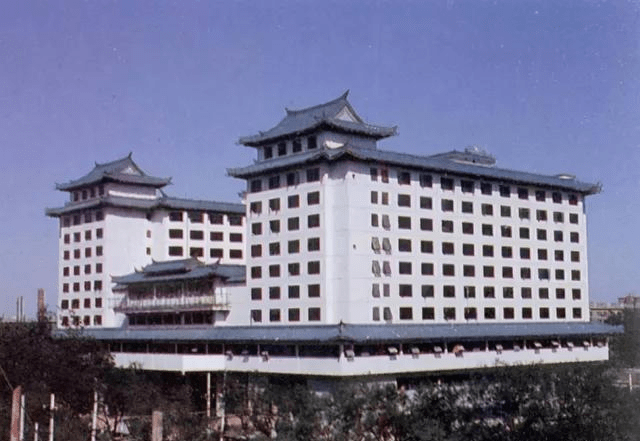 寺街建國門內大街東四北大街東直門南大街東長安街王府井大街與南河沿