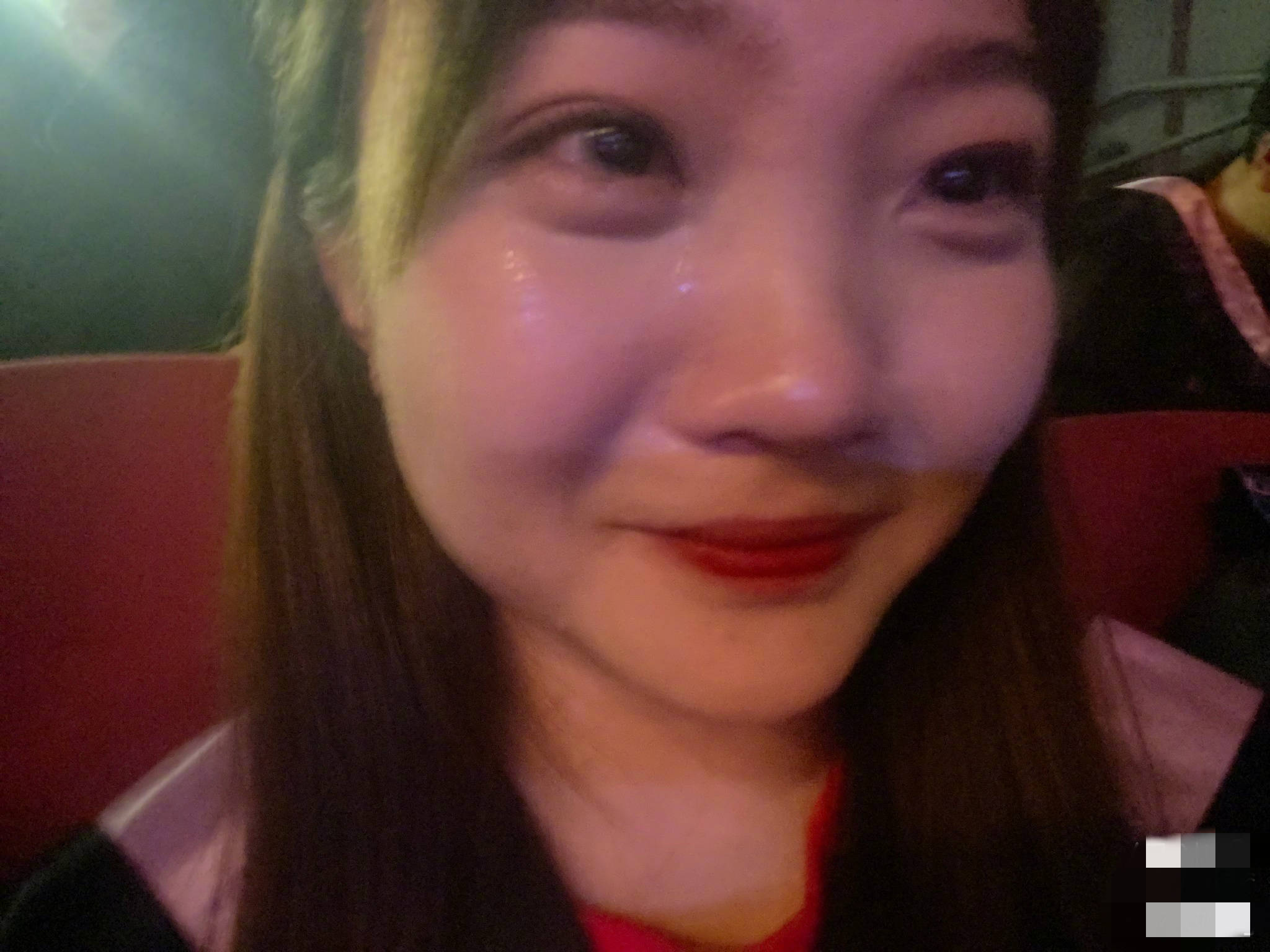 林妙可晒大学毕业照 不舍分别泪流满面