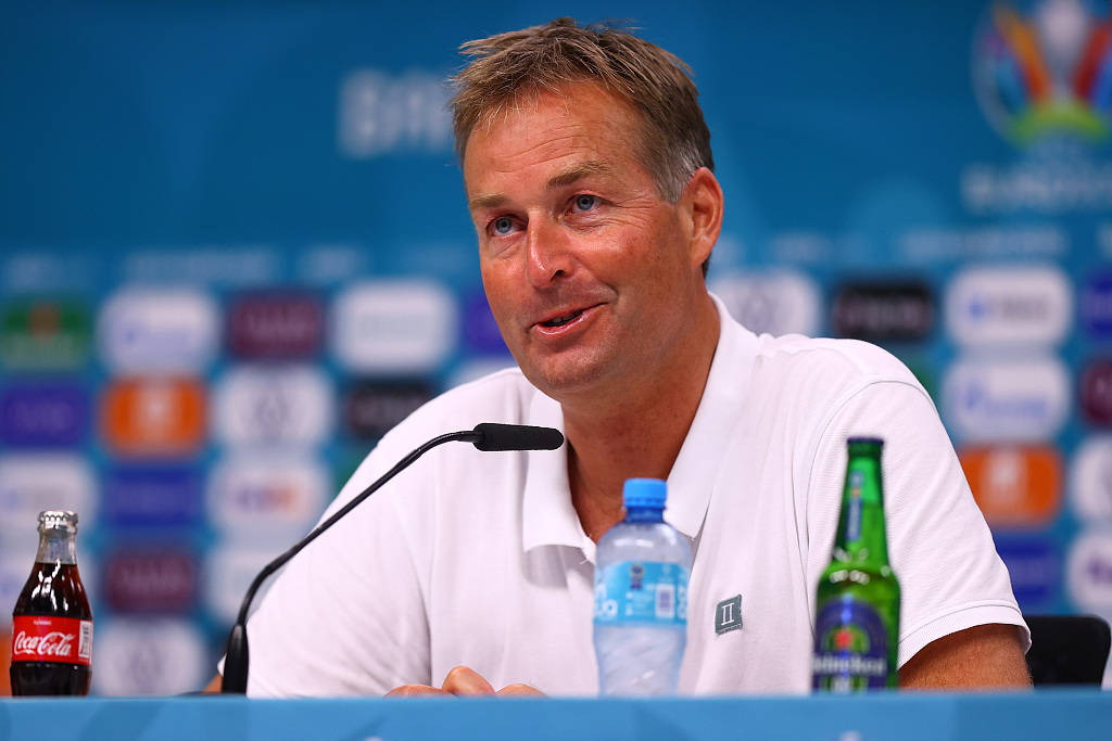 高清图:捷克1-2丹麦 尤尔曼德莱尼出席发布会