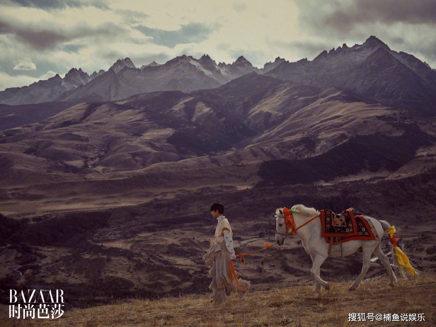 当然了,除了少年感之外,摄影师在镜头里展现了丁真