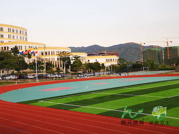 这是一所从学前到高中教育的一贯制民办学校,由北京大学直属校企北大