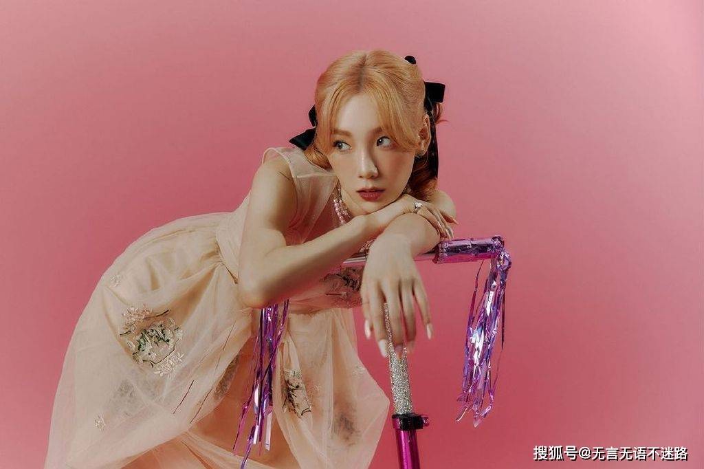 雀斑|金泰妍，粉色背景雀斑妆，唯美微距摄影