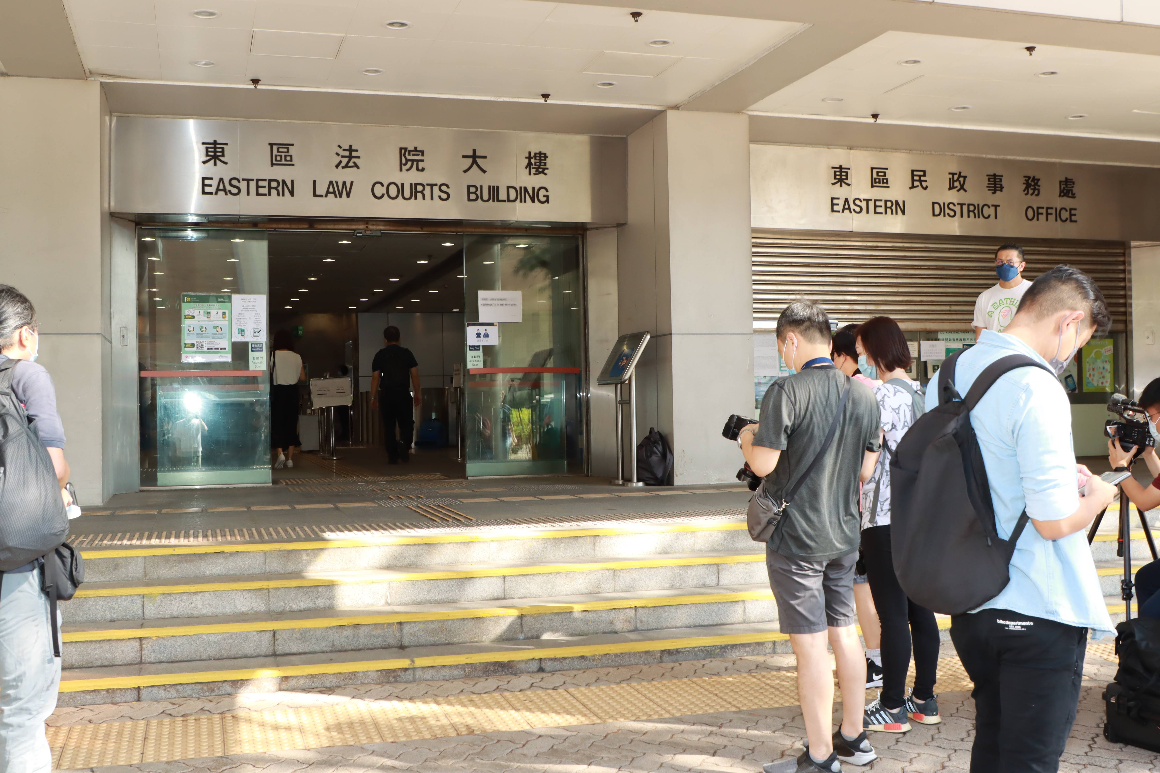 tvb艺人杨明醉驾案开庭再审 携女友庄思明抵达法院-搜狐大视野-搜狐新