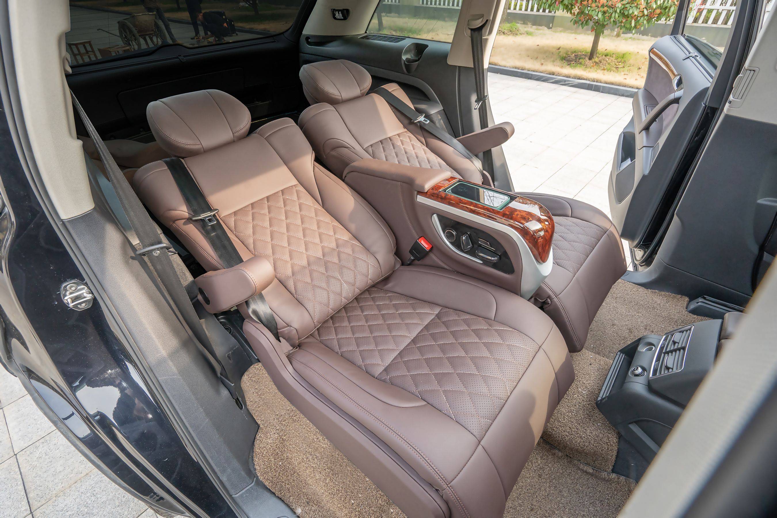 奥迪q7中排升级航空座椅家用和商用两不误