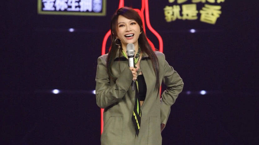被飞儿乐队提走的詹雯婷如今怎样?新旧主唱哪个更好?