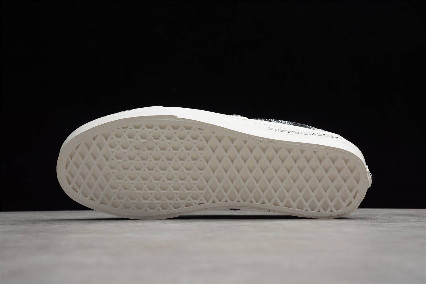 测评盘点|C2H4 x Vans Virtual Reality Alpha Era 万斯黑白印花低帮联名板鞋