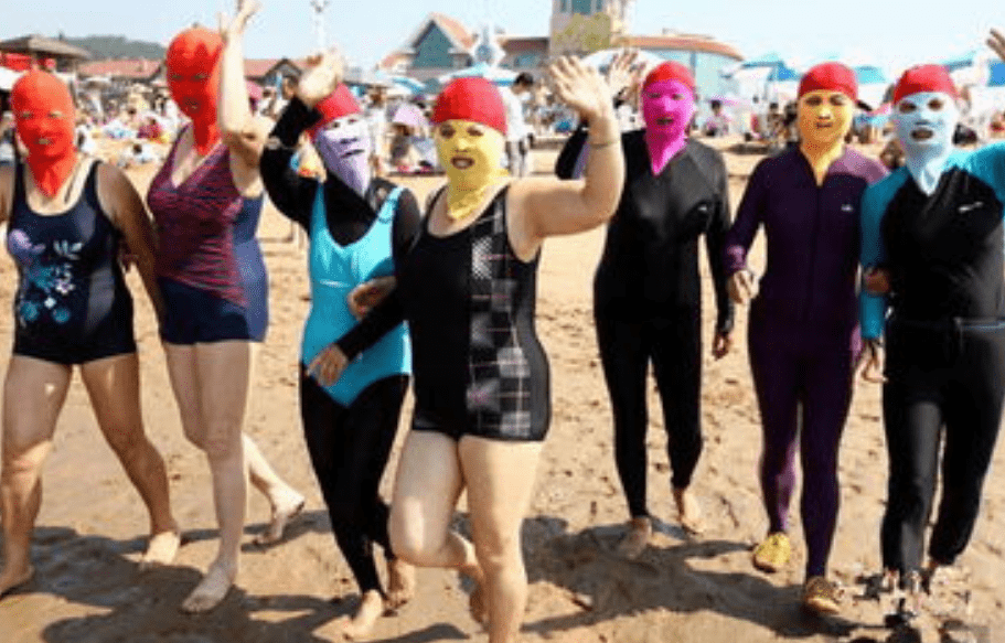 男子出轨52岁大妈被女友举报大妈你比不过我这个老女人