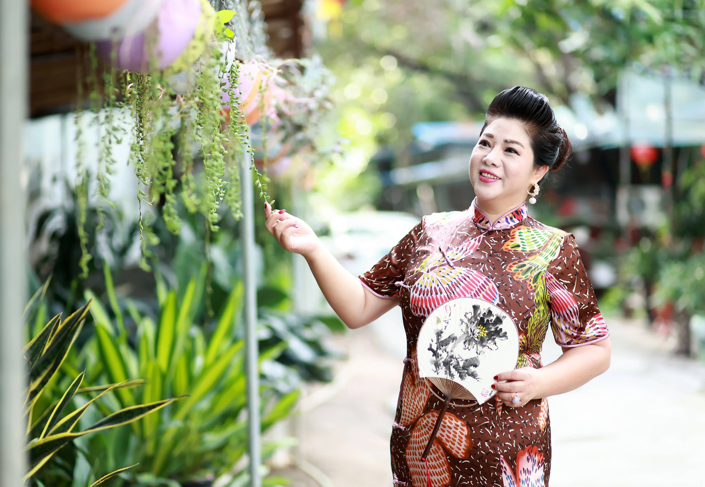 商业情报官人物专访林丽鹏城大女主独立俏佳人