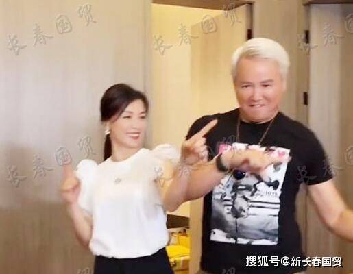 舞姿|张庭夫妇同框跳舞画面曝光,61岁老公扭腰晃胯妖娆抢镜