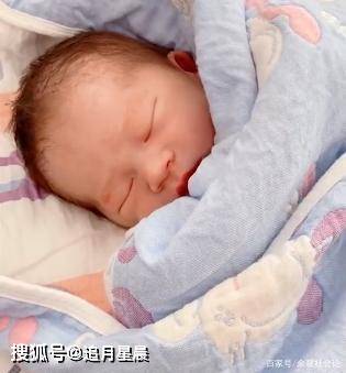 事情|大一新生放假回家瞬间惊住：爸妈偷偷生了个二胎