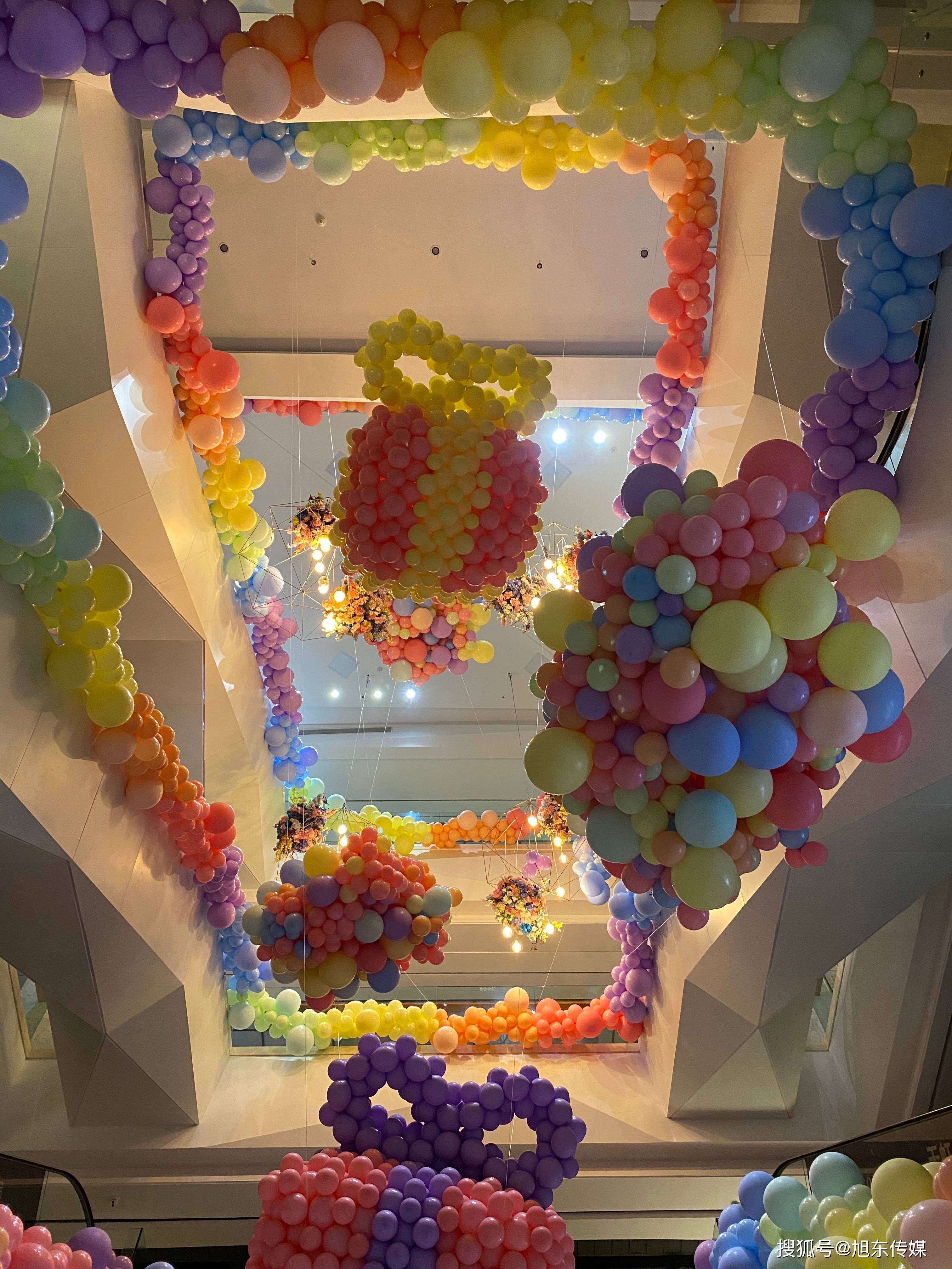 优城4周年美陈气球氛围气球布置深圳气球公司布置商场