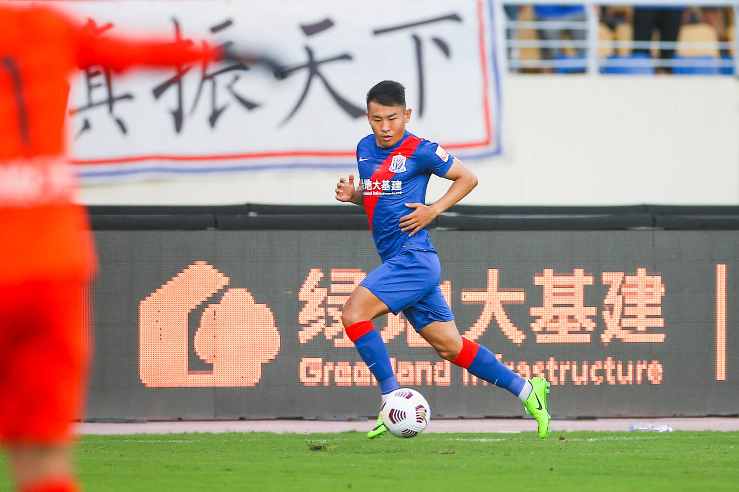 高清图申花对阵大连人赵明剑绝杀救主拒庆祝