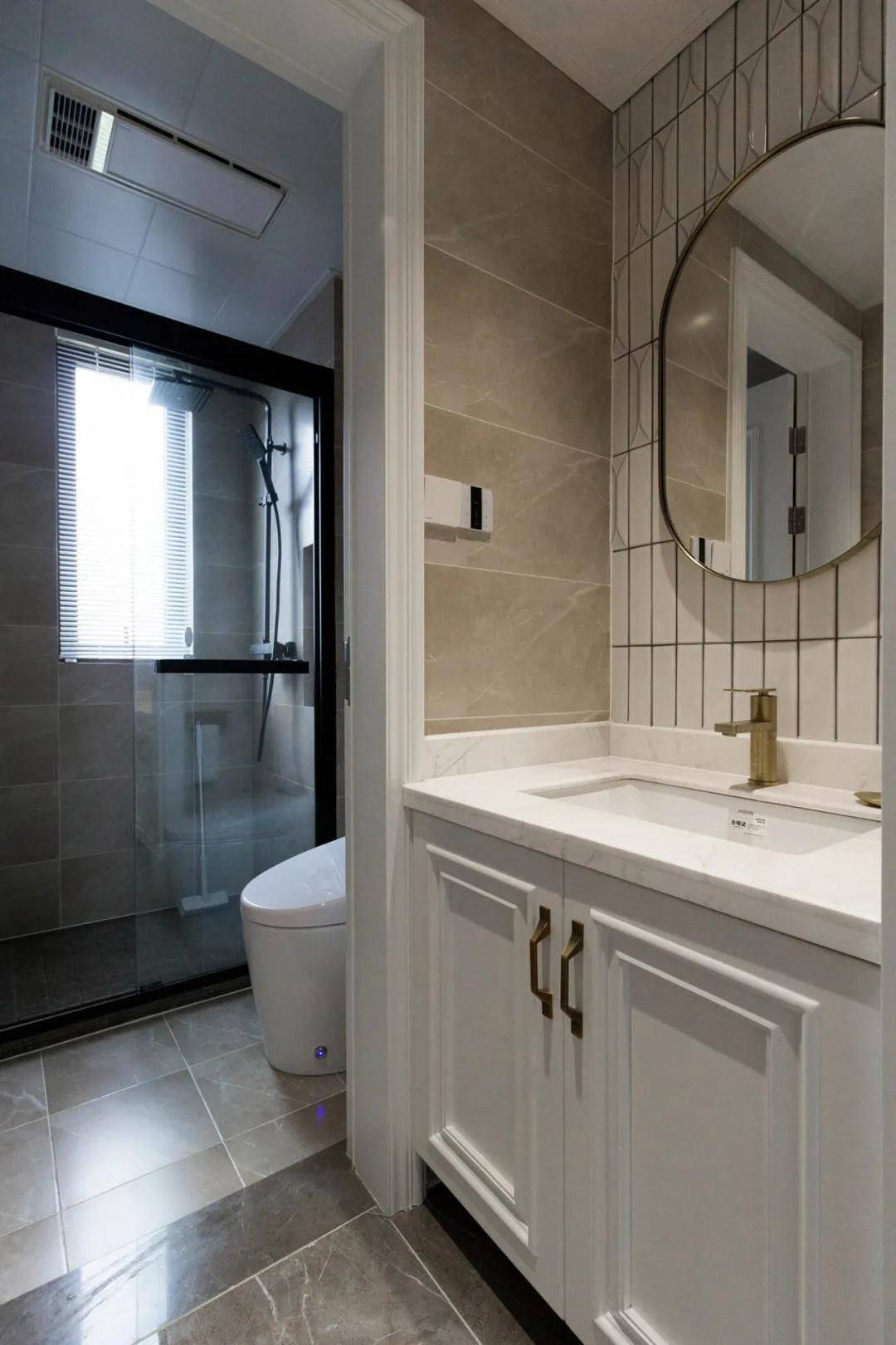 客卫采用的是干湿分离的设计,这样可以有效的提高客卫的使用效率.