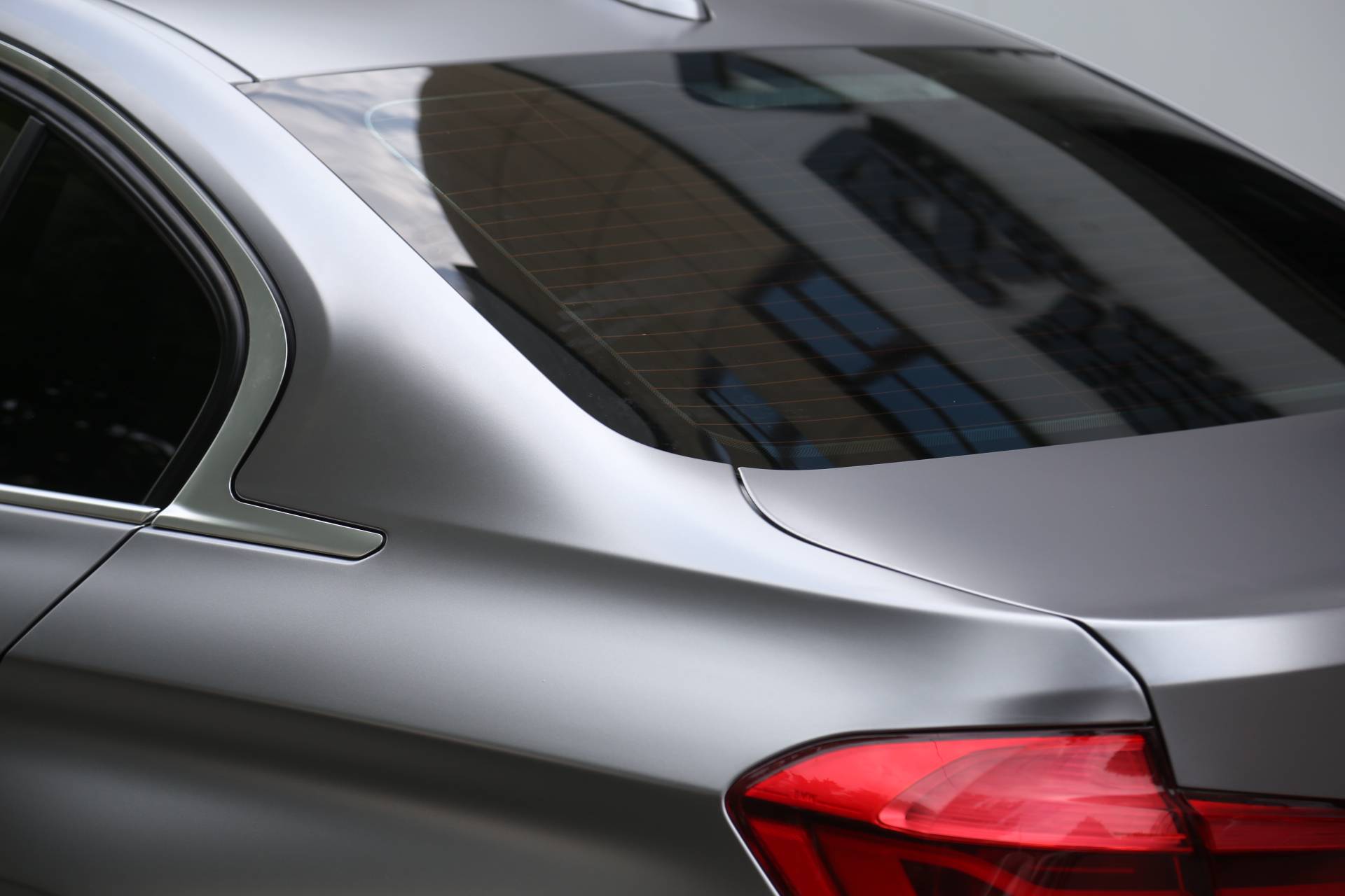 美学挥洒自如宝马三系全车改色贴膜电光金属钛银灰