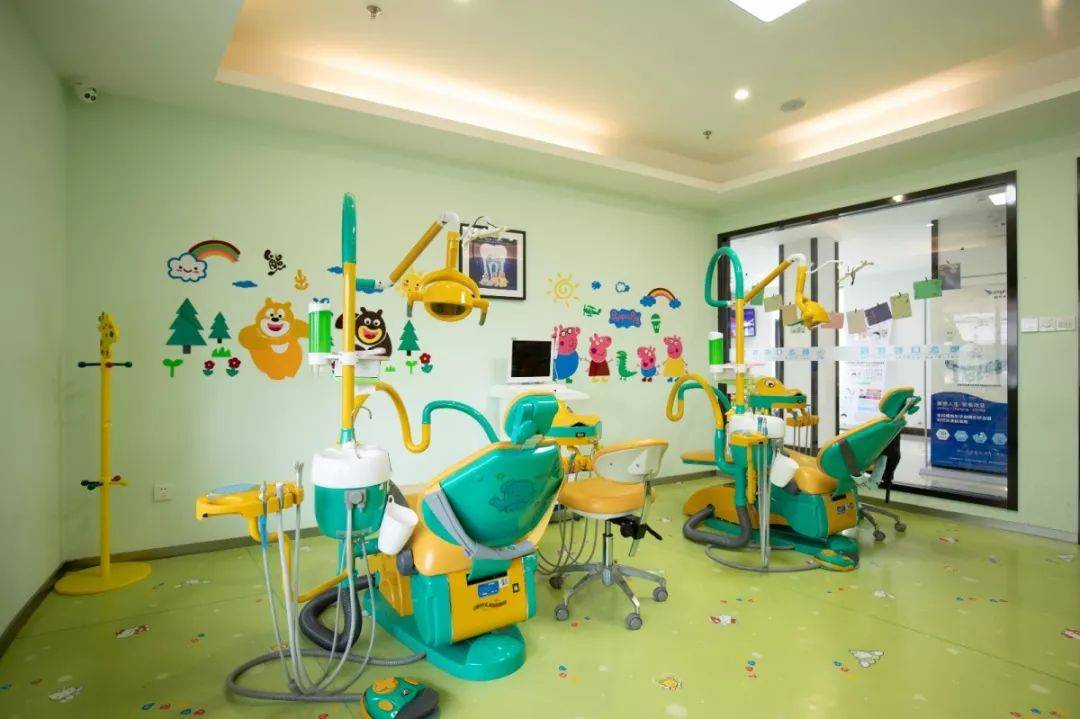 儿童口腔医院牙科医院地面地板就该这样设计太美了充满了乐趣让儿童