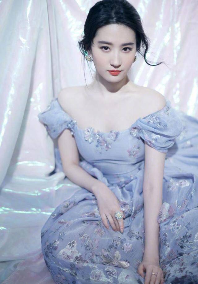 整体|神仙姐姐白皙的好像娇贵的小公主一样