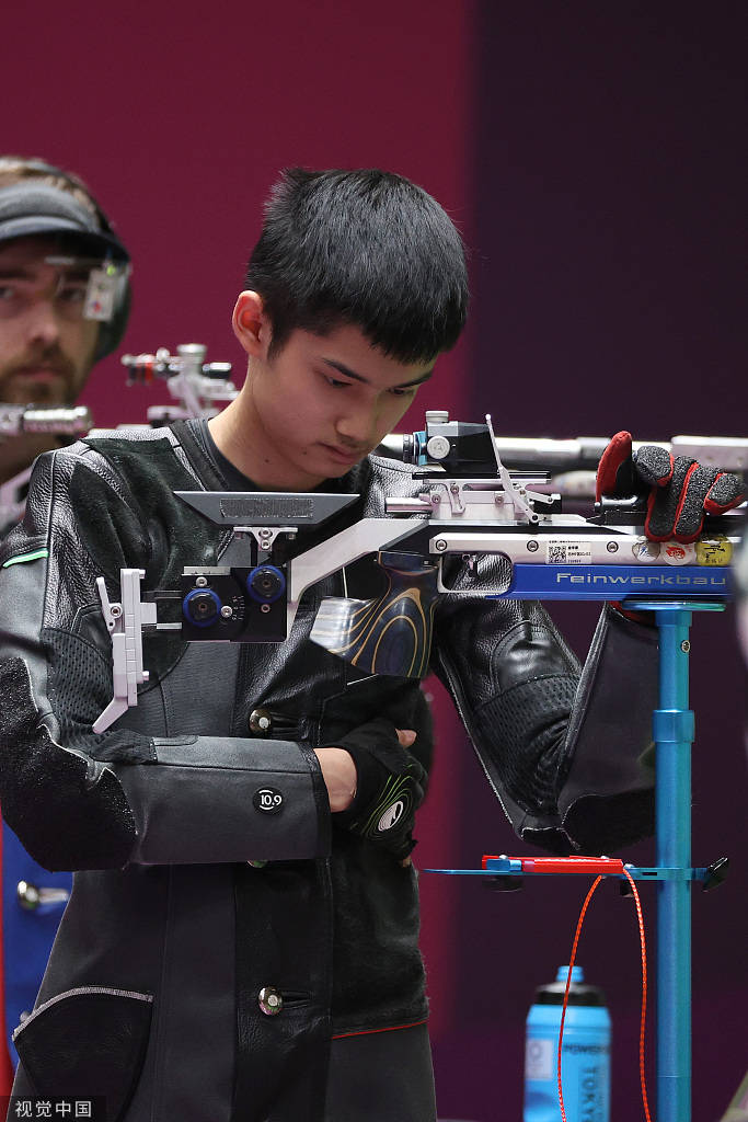 盛李豪:中国军团最小参赛选手 稳心稳身稳枪!