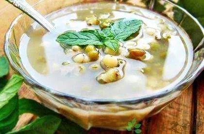 另外,在夏天喝粥也是大有好处的.