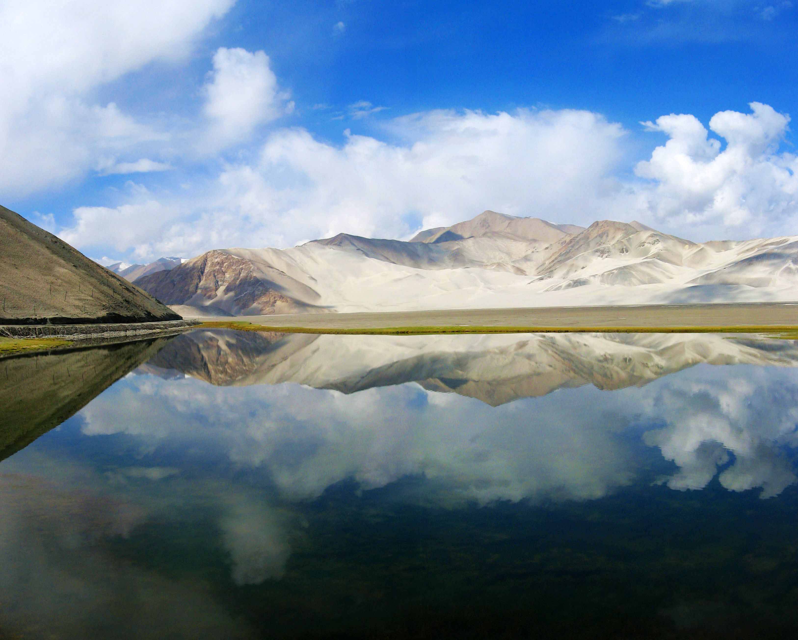 新疆白沙山美景