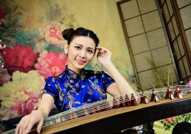 文章|发型很重要，小姐姐的丸子头完美的破坏了旗袍的优雅与高贵