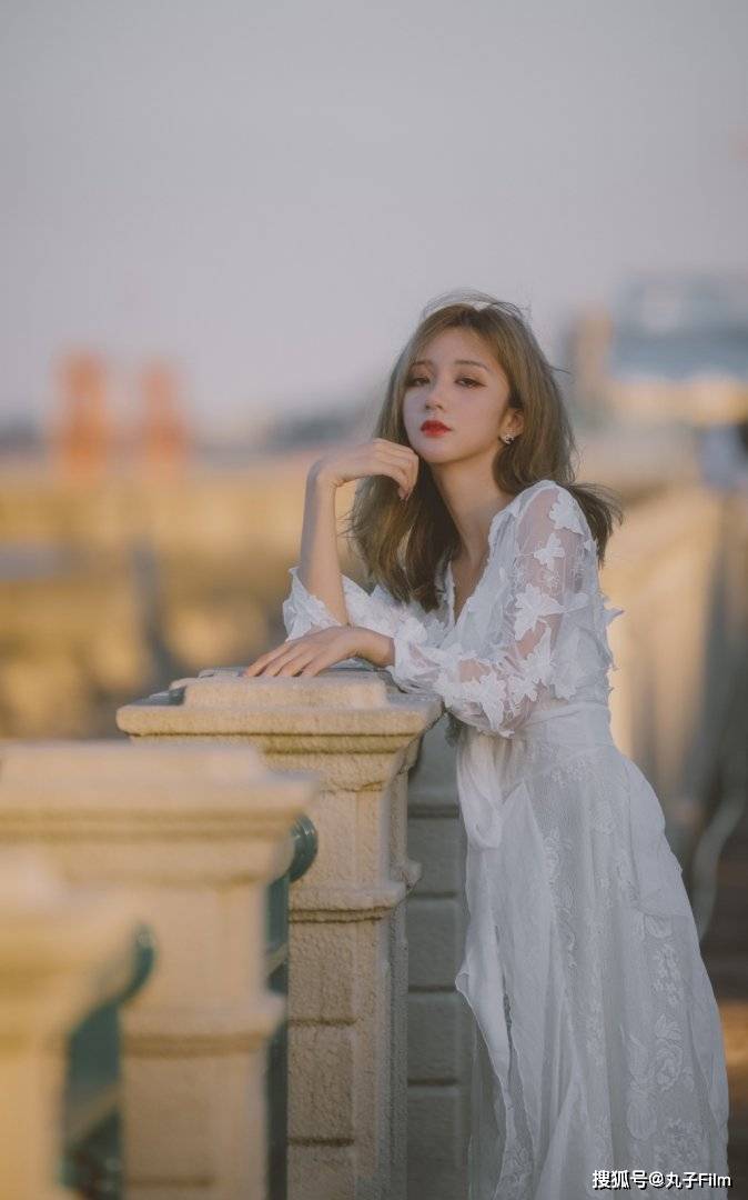 性感美女时尚写真:白色薄纱长裙户外唯美随拍,清纯养眼迷人!