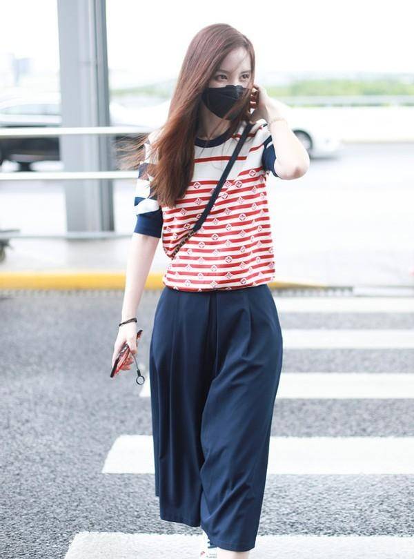 张萌|张萌穿得可真不像个老板娘,套了件睡裤就出门,素颜也不在乎