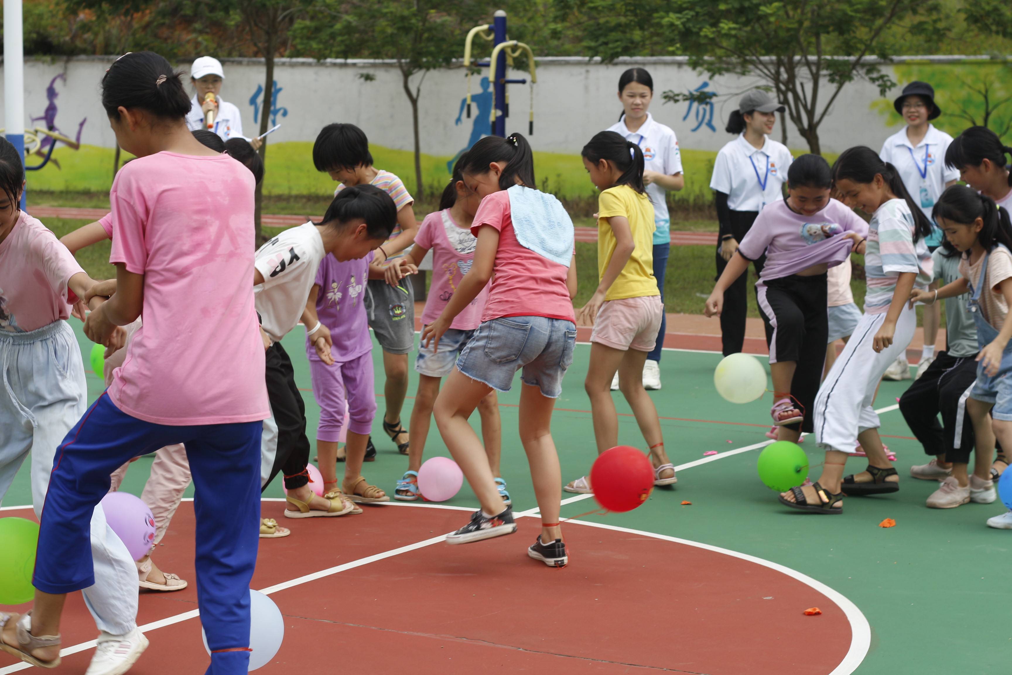 趣味运动,快乐不停——"与梦"开展趣味运动会