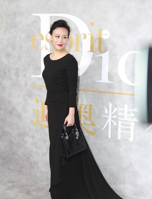建议|邬君梅这样的女人真厉害，即使长相不惊艳，但靠气质就能赢得目光
