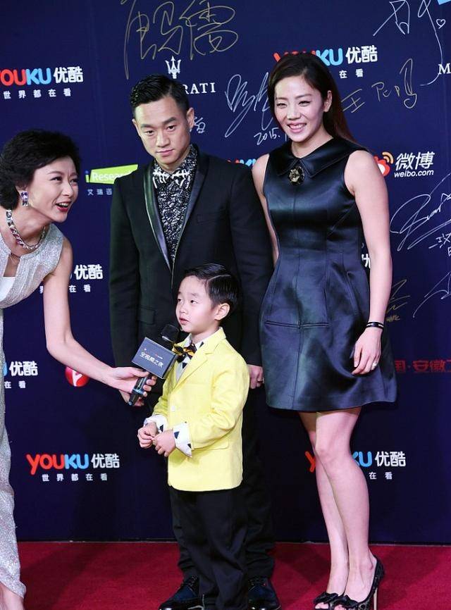 体操冠军杨威的妻子不愧也是运动员身材保持得真好看不出赘肉