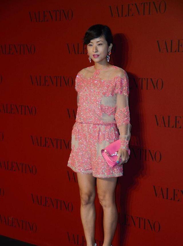 材质|陈奕迅的妻子真挺不一般的，肤色不白还要穿粉色，好在气质很高级