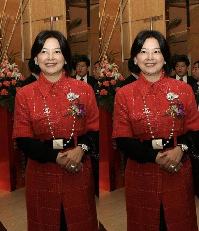姨奶奶|女人老了也能有魅力，胡慧中皮肤松弛依旧优雅，哪像孙俪的姨奶奶