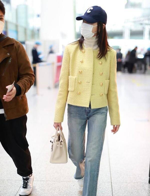 服装|董洁虽然40多了，但素颜依旧能打，除了面容稍显憔悴没缺点