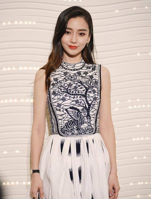 杨颖|郑恺老婆苗苗和杨颖同框，虽然年纪相仿，但同为辣妈气质却不同