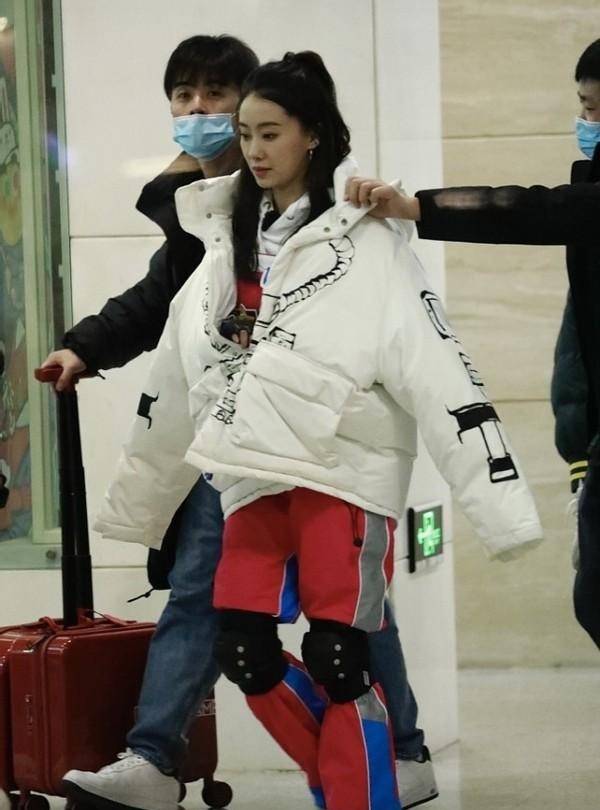 张小斐|张小斐贾玲合体路演,同穿裙子秀闺蜜感情,一胖一瘦好互补