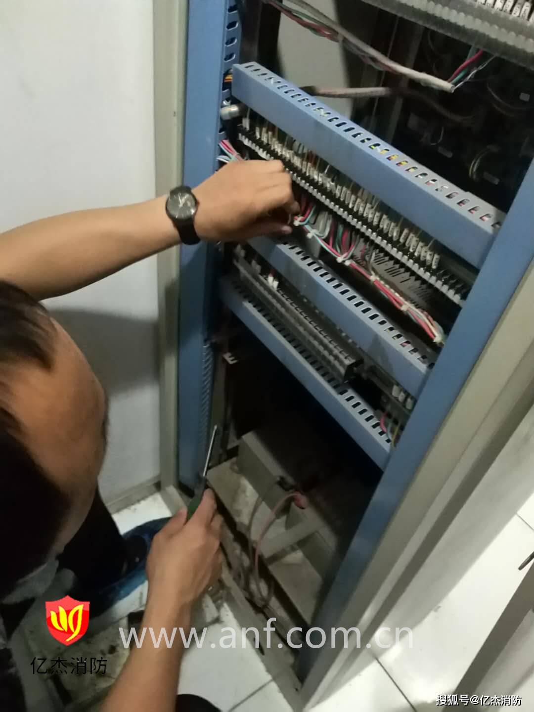 江苏宿迁沭阳县一仓库发生火灾,仓库是否安装了可燃性气体报警设备？