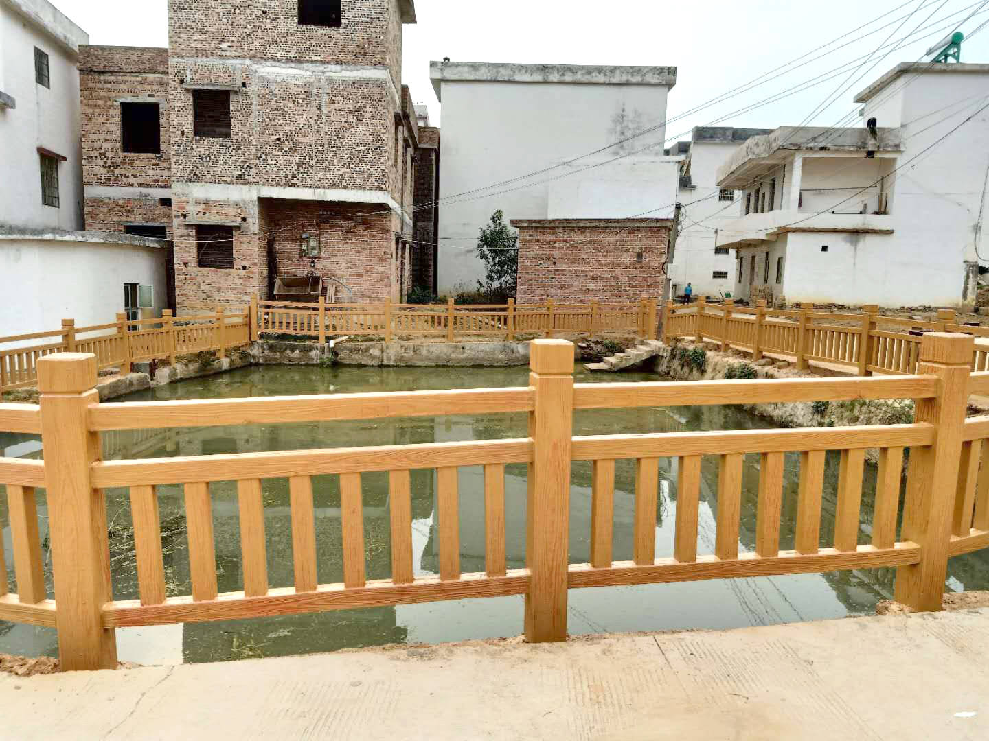 江西水泥仿石栏杆在新农村建设中的作用 混凝土仿石护栏制作工艺