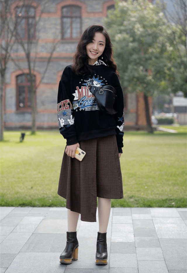 选项|“卫衣+短靴”，青春时尚又显瘦，太适合小个子了