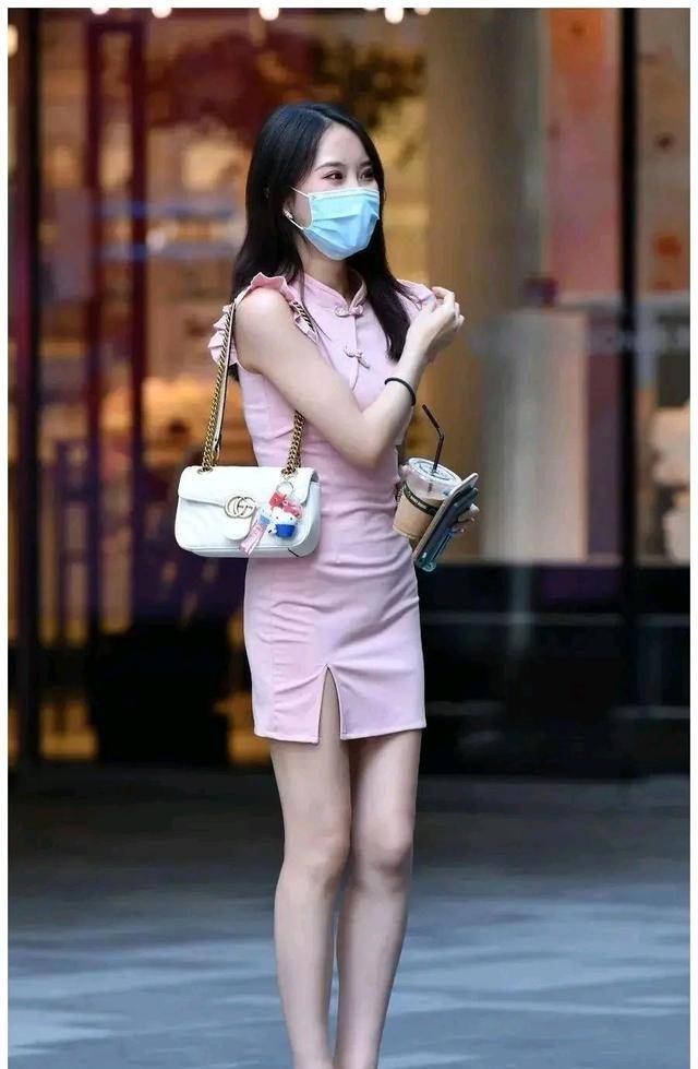 颜色|复古款粉色连衣裙，凸显白嫩肌肤，给人温婉可人的感觉