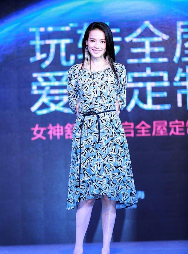 服装|舒淇真是仗着自己气质好,穿得花里胡哨还配红丝袜,也就她能驾驭