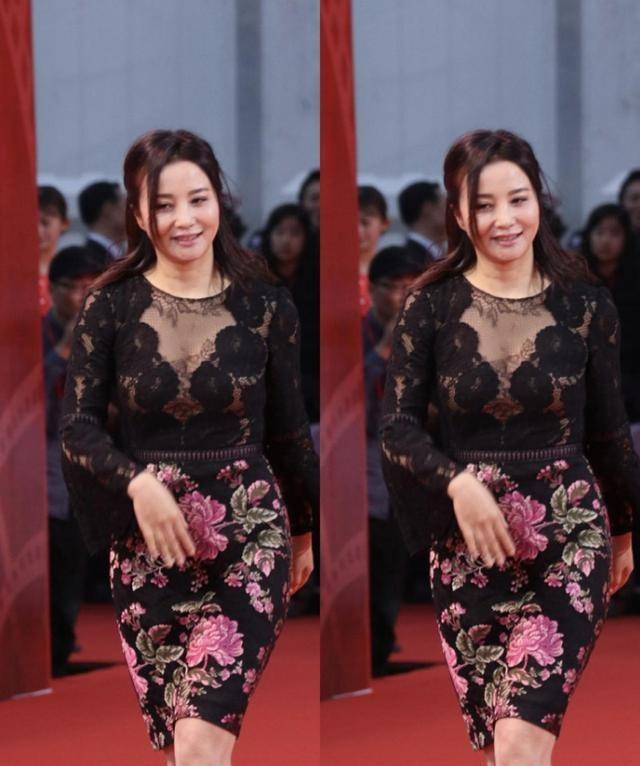 服装|大陶红真是风韵犹存,穿蕾丝裙妩媚动人,生图依旧美得不真实