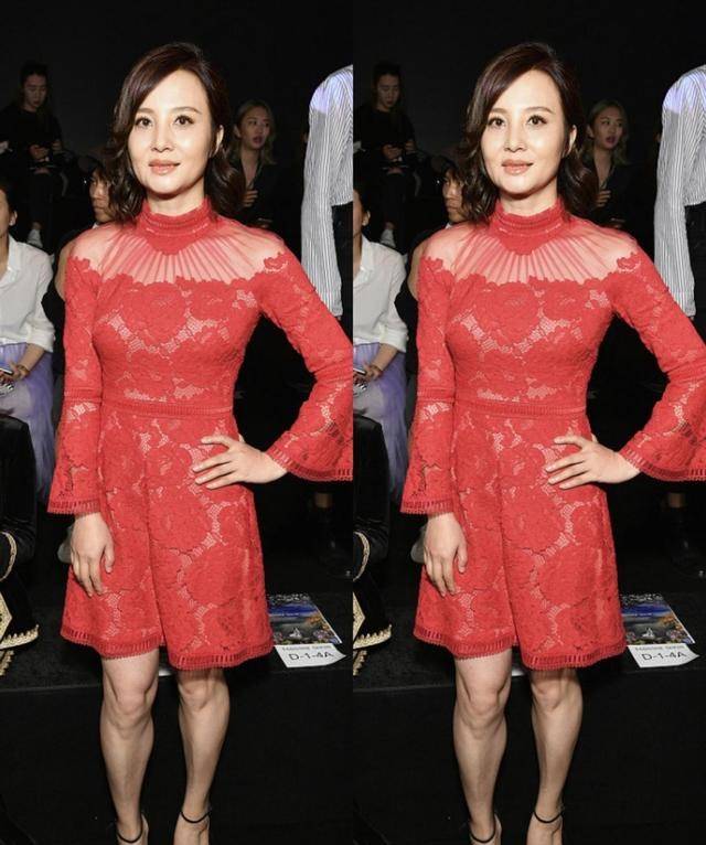 服装|大陶红真是风韵犹存，穿蕾丝裙妩媚动人，生图依旧美得不真实