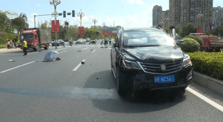 撞死一个!这事发生在今天下午的南充嘉陵滨江南路二段