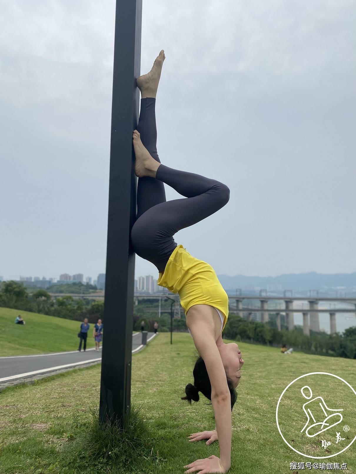 身材|瑜伽裤搭配起来更抢镜，展现不一样的女性美