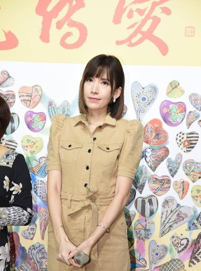 身材|林志颖一家三口齐聚，妻子穿连体裤温柔知性，妈妈站C位真有气场