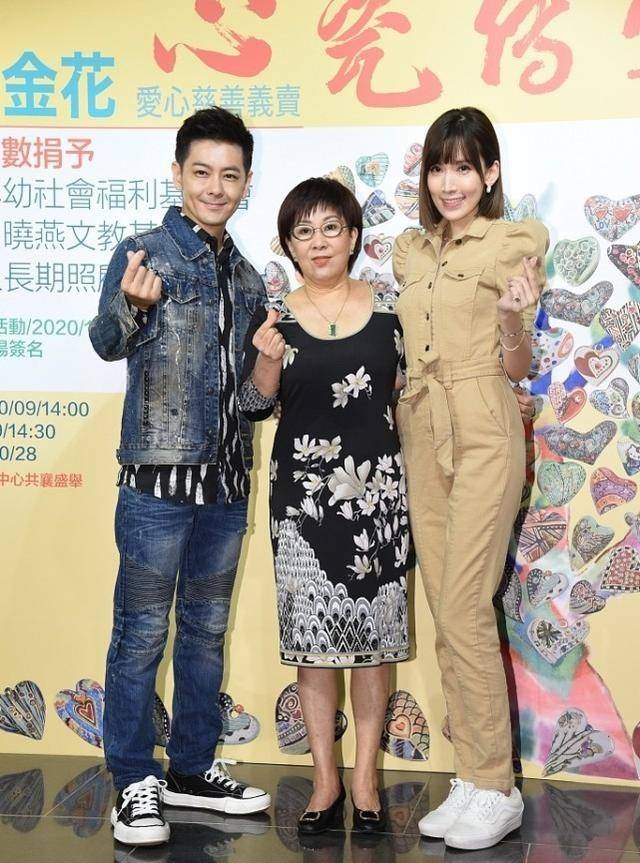 身材|林志颖一家三口齐聚，妻子穿连体裤温柔知性，妈妈站C位真有气场