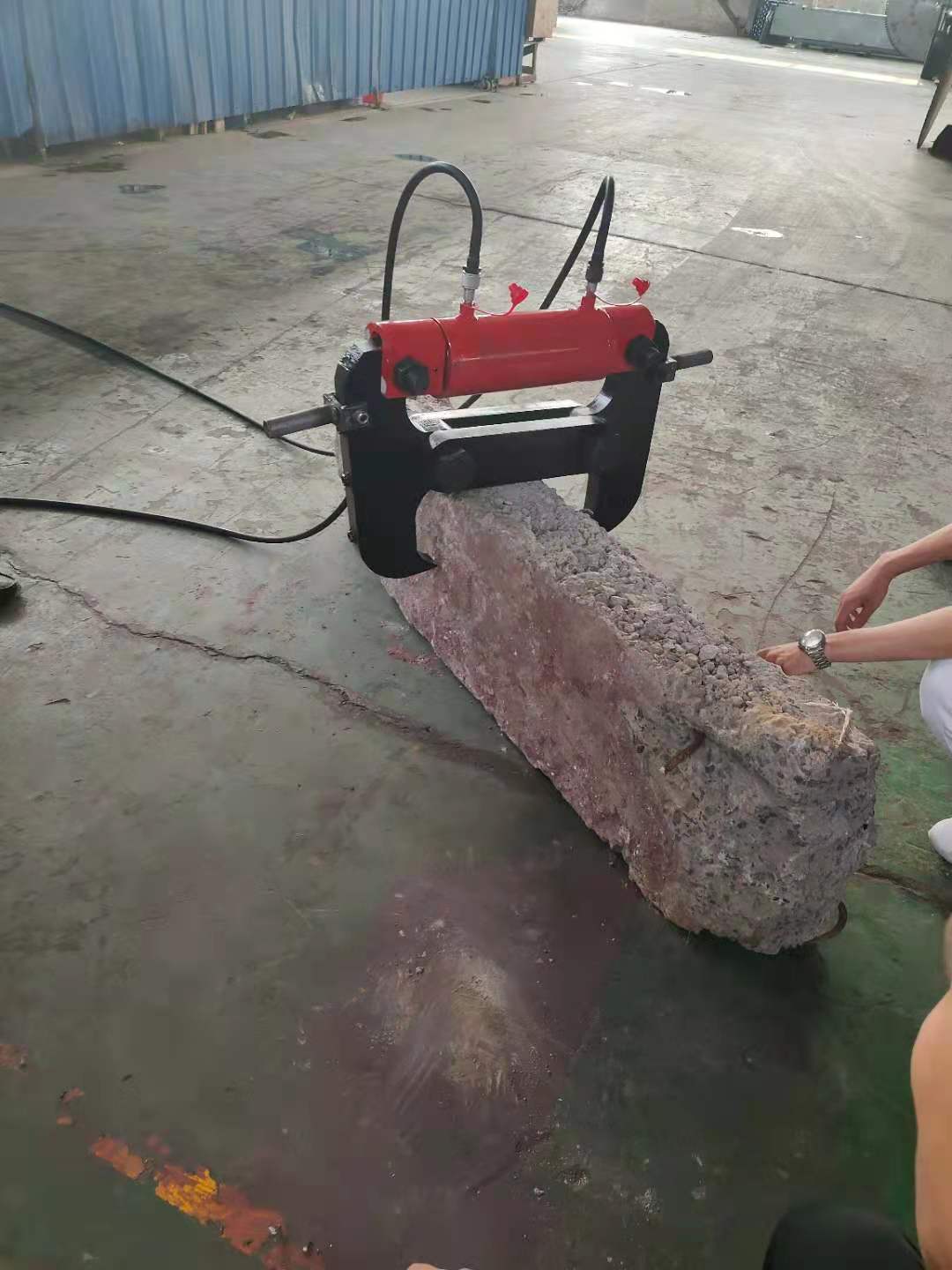 用什么破钢筋混凝土效率快