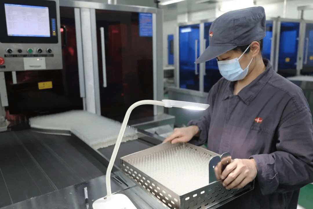 塑料瓶瑕疵剔除神器瓶胚检测机为注塑企业把好生产第一道关