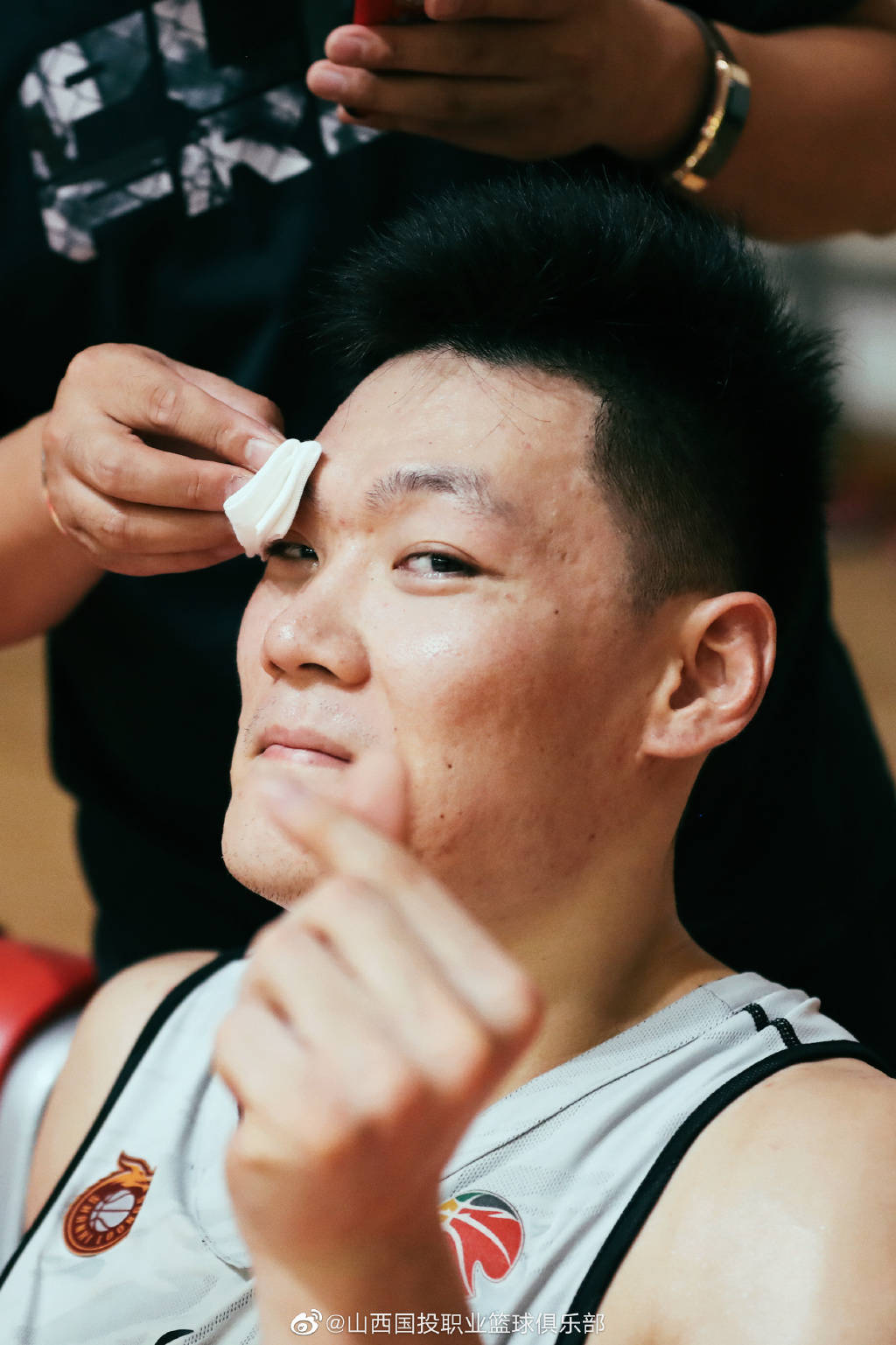 组图:山西男篮训练张宁眉骨受伤 新帅杨学增督训